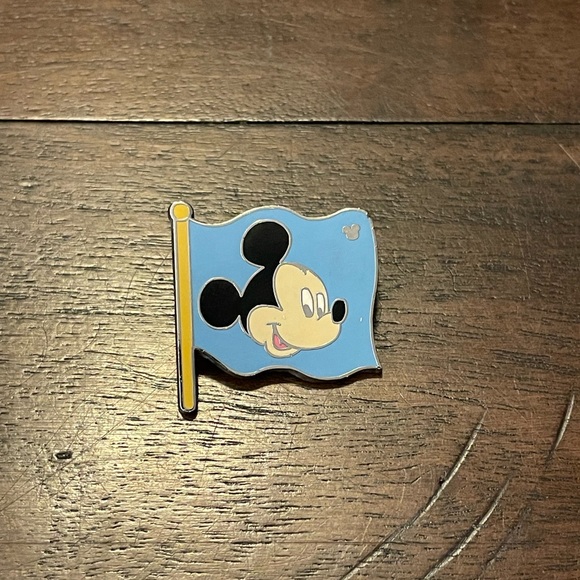 Authentic Official 2008 Disney Hidden Mickey Pin 3 Of 5 Mickey Flag Pin - Picture 1 of 3